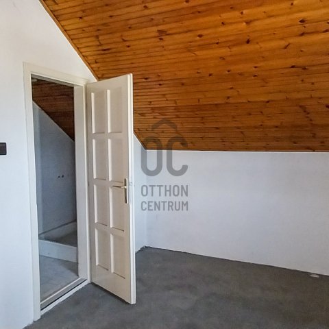 Eladó családi ház, Cegléden 85 M Ft, 7 szobás