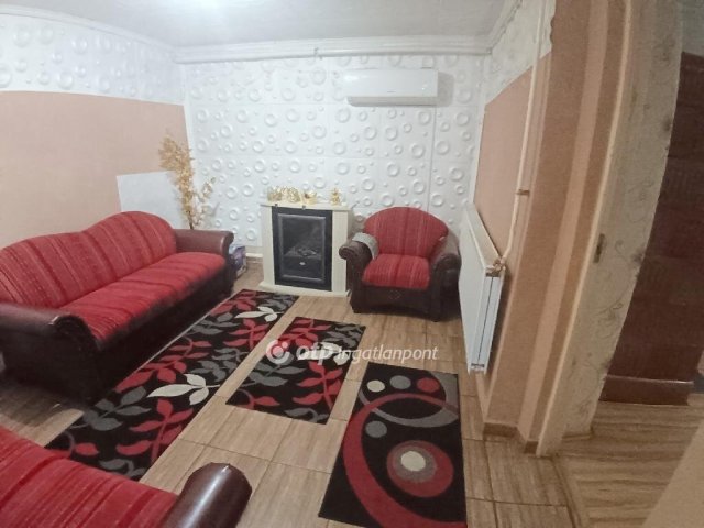 Eladó családi ház, Fegyverneken 10.3 M Ft, 1+1 szobás