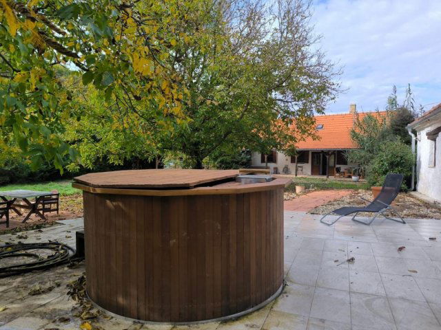 Eladó családi ház, Sényén 97.9 M Ft, 3 szobás