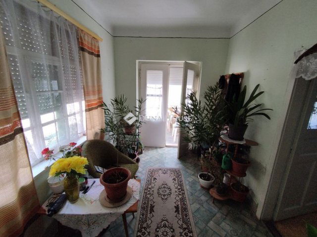 Eladó családi ház, Neszmélyen 29.99 M Ft, 2 szobás