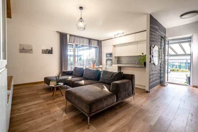 Eladó ikerház, Biatorbágyon 159.9 M Ft, 5 szobás