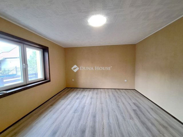 Eladó családi ház, Tiszajenőn 23.9 M Ft, 3 szobás