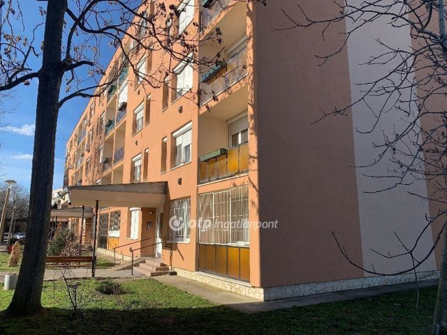 Eladó téglalakás, Szolnokon 35.9 M Ft, 2 szobás