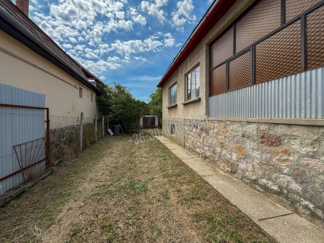 Eladó családi ház, Szátokon 25.9 M Ft, 3 szobás