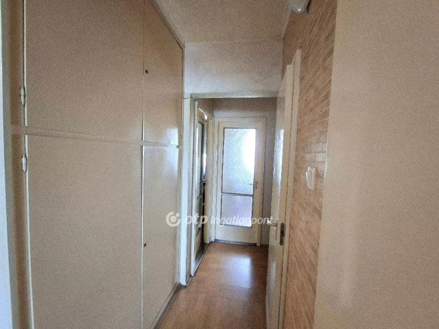 Eladó panellakás, Budapesten, III. kerületben 79.99 M Ft