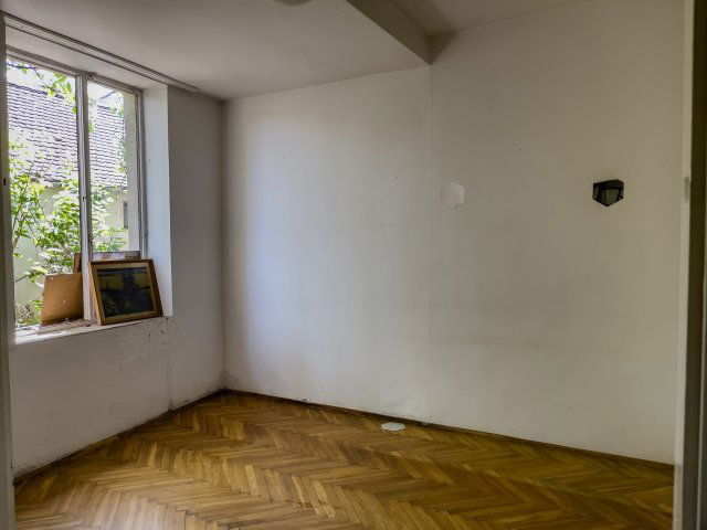 Eladó családi ház, Baján 31.9 M Ft, 6+1 szobás