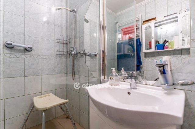 Eladó panellakás, Kazincbarcikán 42 M Ft, 4 szobás