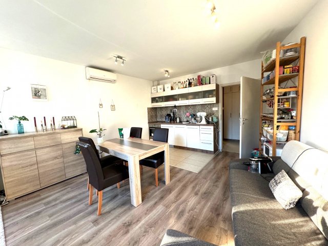 Kiadó téglalakás, albérlet, Pécsett, Antal utcában, 2 szobás