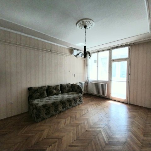 Eladó téglalakás, Szolnokon 25.5 M Ft, 1 szobás