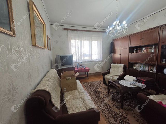 Eladó téglalakás, Győrött 75 M Ft, 3 szobás