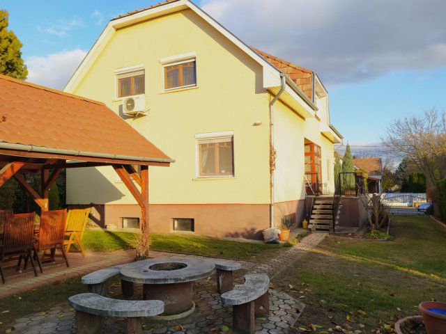 Eladó családi ház, Pécelen 123 M Ft, 5 szobás