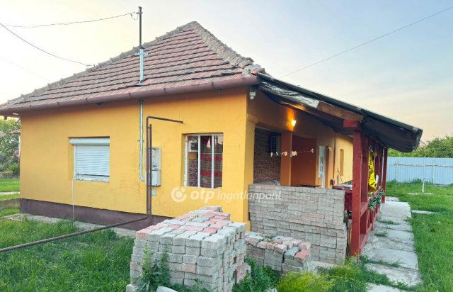 Eladó családi ház, Tiszacsegén 19 M Ft, 1+2 szobás