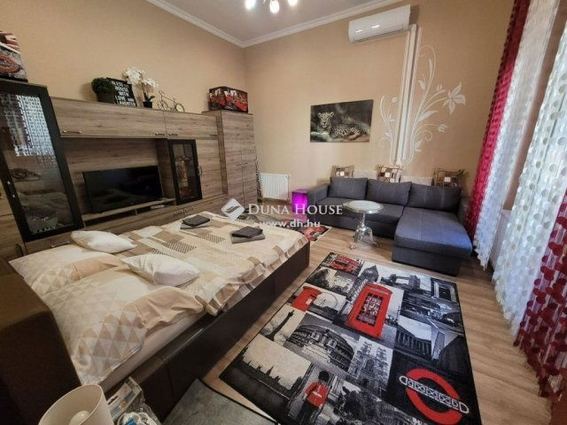 Eladó téglalakás, Budapesten, VI. kerületben 99.9 M Ft, 2 szobás
