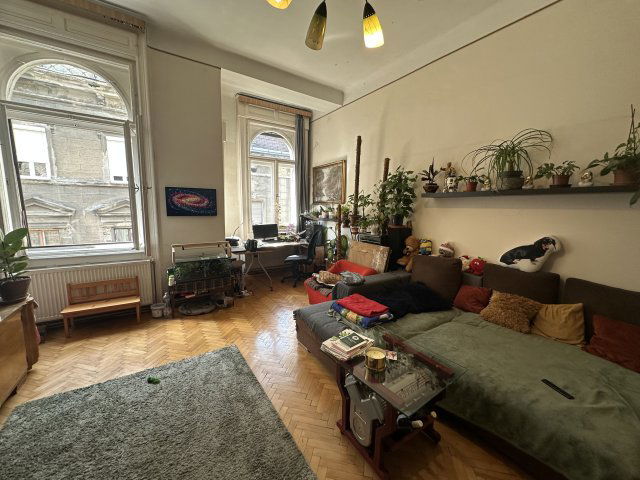 Eladó téglalakás, Budapesten, VI. kerületben, Paulay Ede utcában