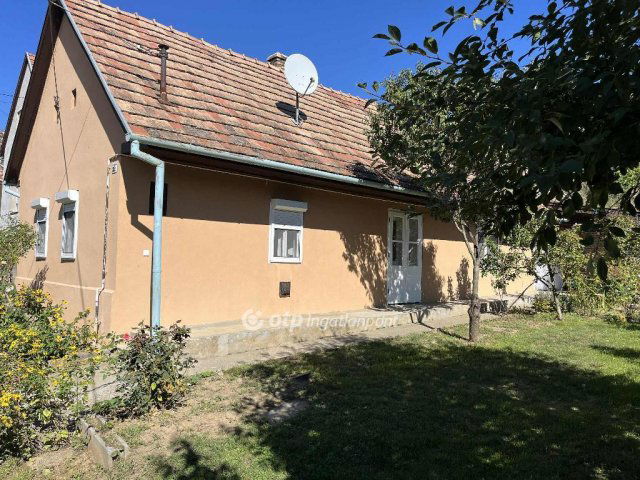 Eladó családi ház, Hőgyészen 19.9 M Ft, 2+1 szobás