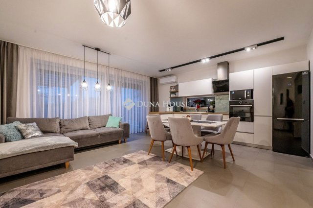 Eladó ikerház, Debrecenben 154.9 M Ft, 5 szobás