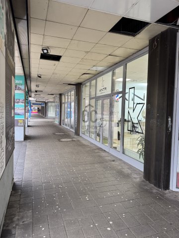 Eladó üzlethelyiség, Szolnokon 159.965 M Ft