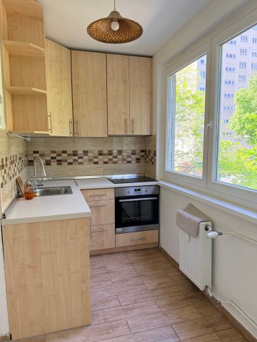 Kiadó panellakás, albérlet, III. kerületben, Váradi utcában