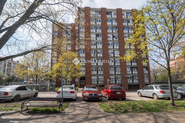 Eladó téglalakás, Tatabányán, Esztergomi utcában 29.9 M Ft