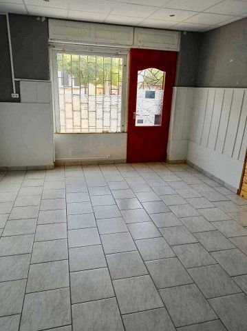 Eladó családi ház, Jászkisérén, Fő úton 9 M Ft, 3 szobás