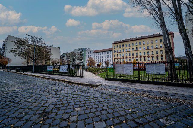 Eladó téglalakás, Budapesten, VII. kerületben, Százház utcában