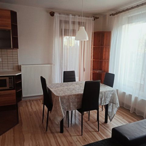 Kiadó téglalakás, albérlet, Debrecenben 380 E Ft / hó, 4 szobás