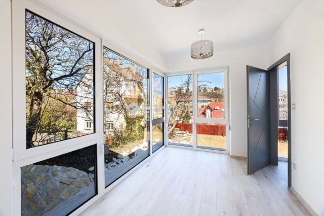 Eladó családi ház, Budapesten, II. kerületben 880.11 M Ft