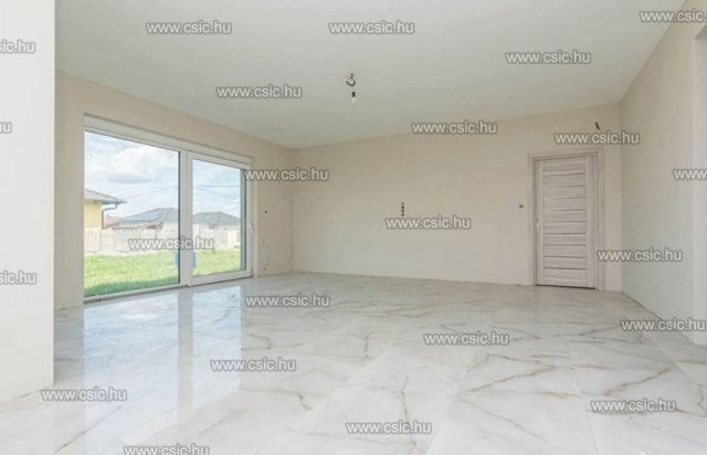 Eladó családi ház, Taksonyon 175 M Ft, 4 szobás