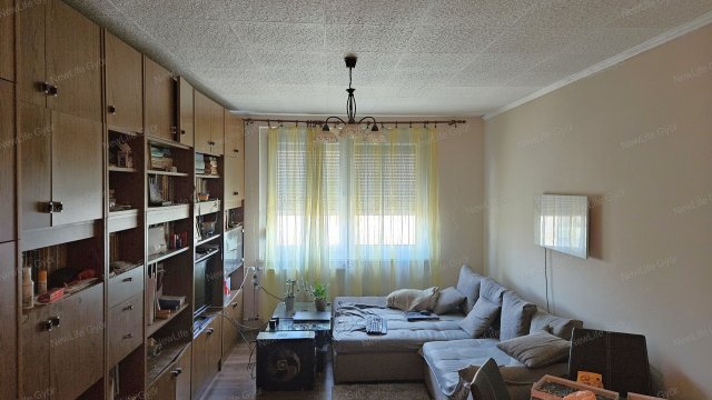 Eladó panellakás, Győrött 47.5 M Ft, 3 szobás