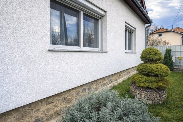 Eladó családi ház, Hosszúhetényen 94.9 M Ft, 8 szobás