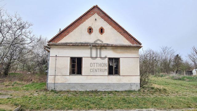 Eladó családi ház, Dabronyon 2.2 M Ft, 2 szobás