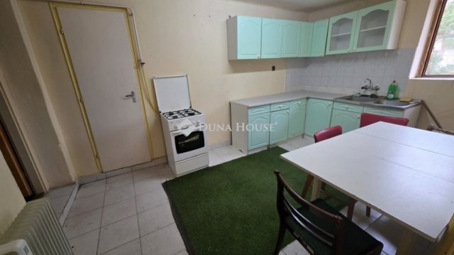 Eladó családi ház, Cegléden 42 M Ft, 2 szobás