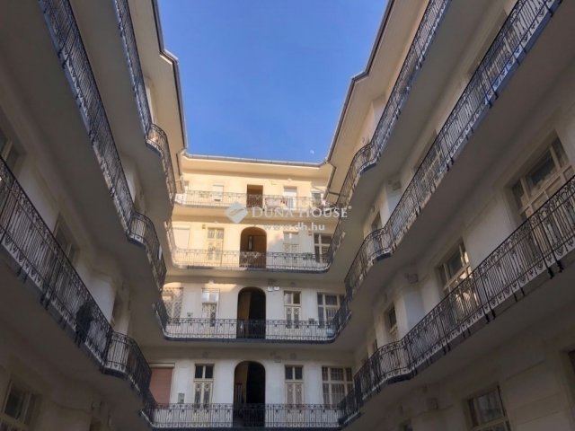 Eladó téglalakás, Budapesten, VIII. kerületben 64.9 M Ft