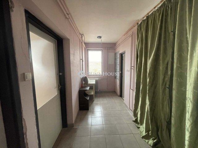 Eladó családi ház, Szegeden 89.95 M Ft, 9 szobás