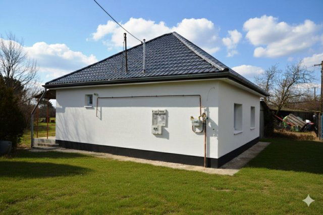 Eladó családi ház, Ercsiben 49.9 M Ft, 2+1 szobás