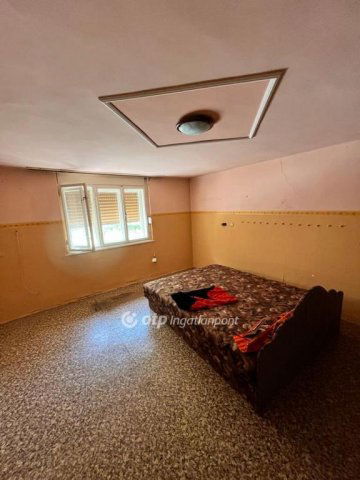 Eladó családi ház, Dunaföldváron 16.5 M Ft, 2+1 szobás
