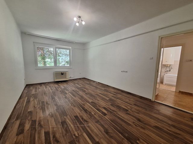 Eladó téglalakás, Makón 32.9 M Ft, 2+1 szobás