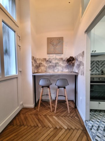 Kiadó téglalakás, albérlet, VI. kerületben, Nagymező utcában