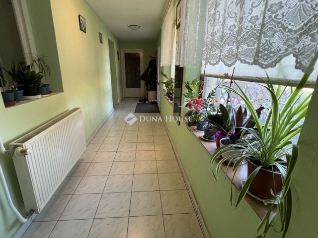Eladó családi ház, Sárbogárdon 30 M Ft, 4 szobás