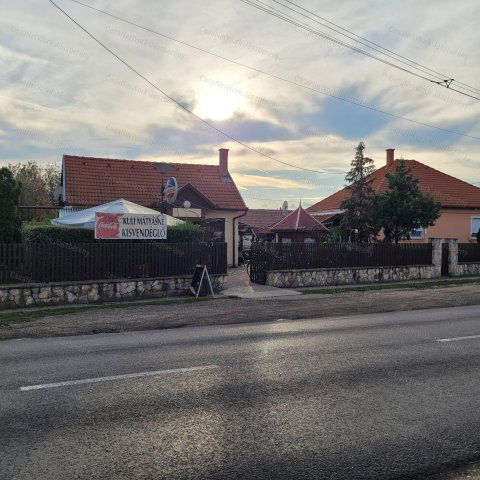 Eladó üzlethelyiség, Jászteleken 90 M Ft, 3 szobás