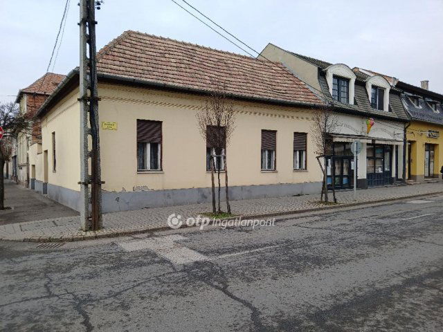 Eladó ikerház, Gyöngyösön 39 M Ft, 3 szobás