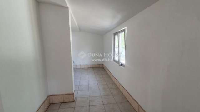 Eladó családi ház, Pócsmegyeren 36.5 M Ft, 2 szobás