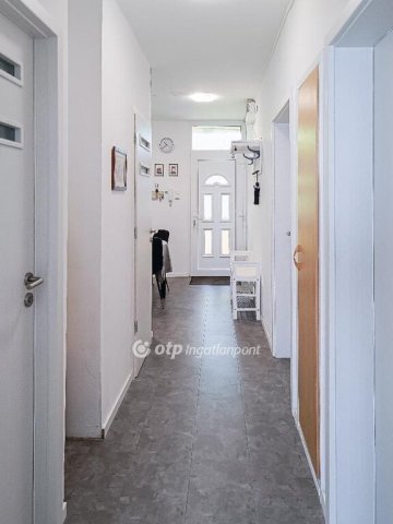 Eladó panellakás, Egerben 61.9 M Ft, 3 szobás