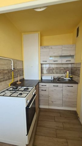 Eladó panellakás, Dunaújvárosban 23.3 M Ft, 1 szobás