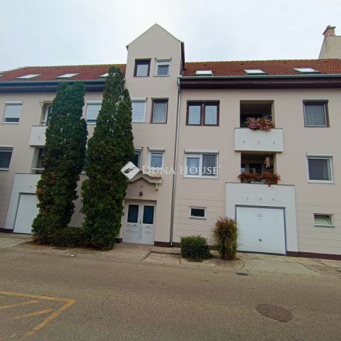 Kiadó téglalakás, albérlet, Kecskeméten, Vágó utcában