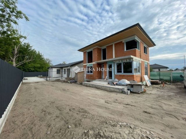 Eladó ikerház, Kecskeméten 108.5 M Ft, 5 szobás