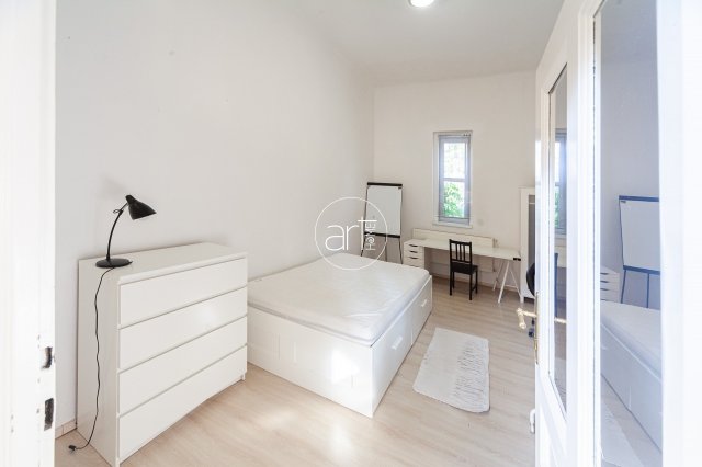 Kiadó téglalakás, albérlet, Szegeden, Bokor utcában, 4 szobás