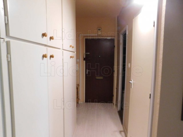 Eladó panellakás, Székesfehérvárott 48.999 M Ft, 2 szobás