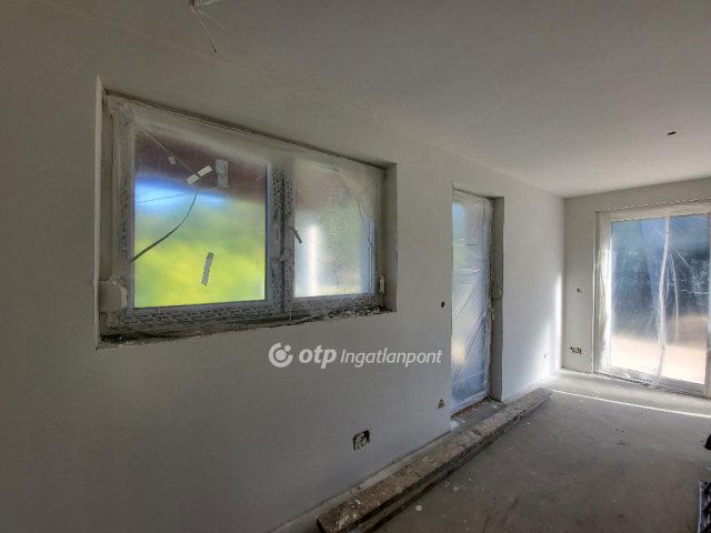 Eladó családi ház, Balatonföldváron 106 M Ft, 4 szobás