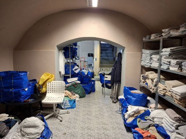 Eladó üzlethelyiség, Budapesten, VII. kerületben 28 M Ft